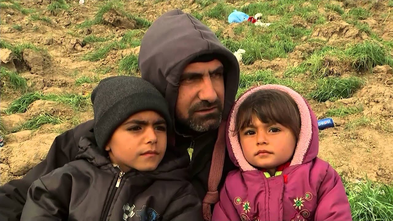 Refugee crisis: 10,000 trapped on Macedonian border