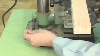 角のみ盤によるほぞ穴あけ - YouTube