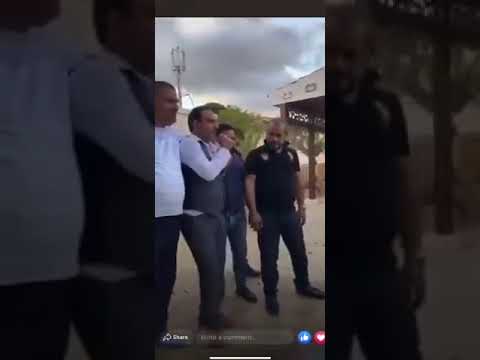 اللاذقيةالقرداحةبشار طلال الأسد يتفاخر بانه من الهاشميون وهم منه براء ويطلق النار