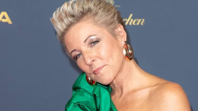 Alexandra Hofmann Das steckt hinter ihrer Solo Karriere - YouTube