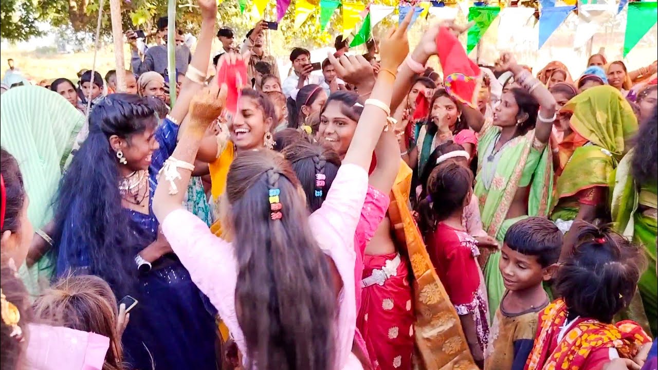 आपड़ी जोड़ी नो बोलेरो आयो बैन// आदिवासी लगन गीत विडियो