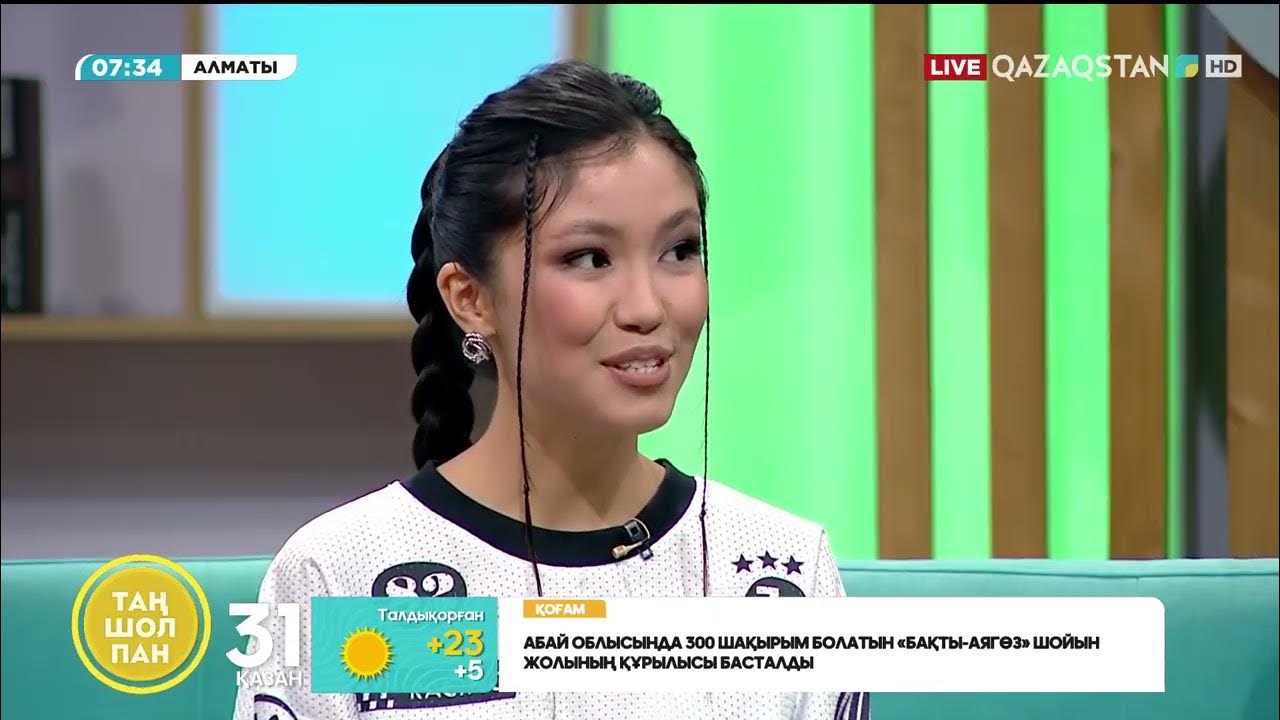 Ол мас әйелді бұталарда трахает.