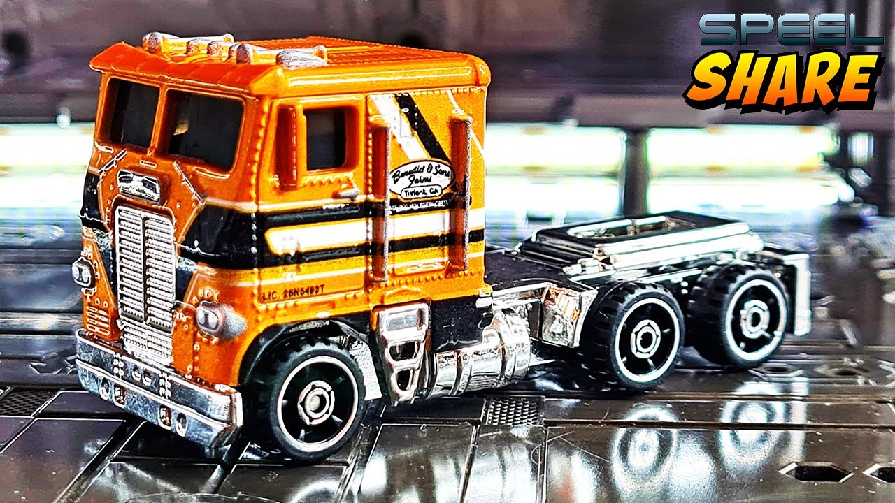 Matchbox 2023 Collectors Edition - 1979 Freightliner FLA - 70