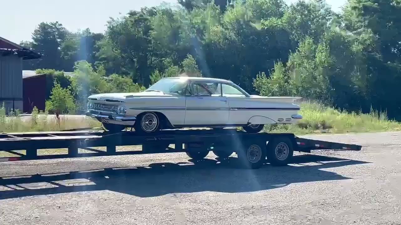 Open auto transport for a muscle car