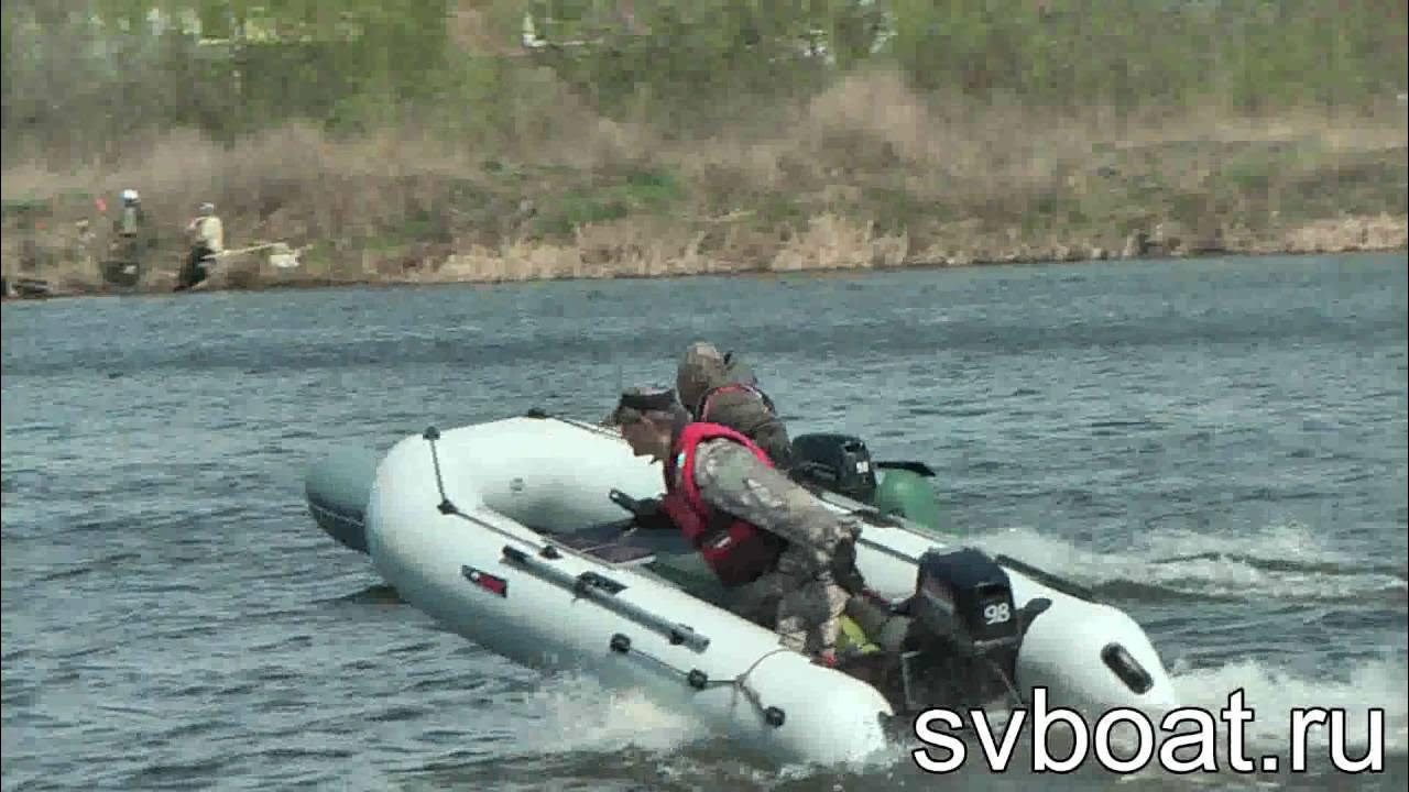 Яхта в шторм. Моторная лодка тактика 390dc. Лодка туман 280. Лодки на селигере. Море шторм.
