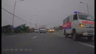 Kamote Rider following Ambulance | Dash Cam Owners Philippines