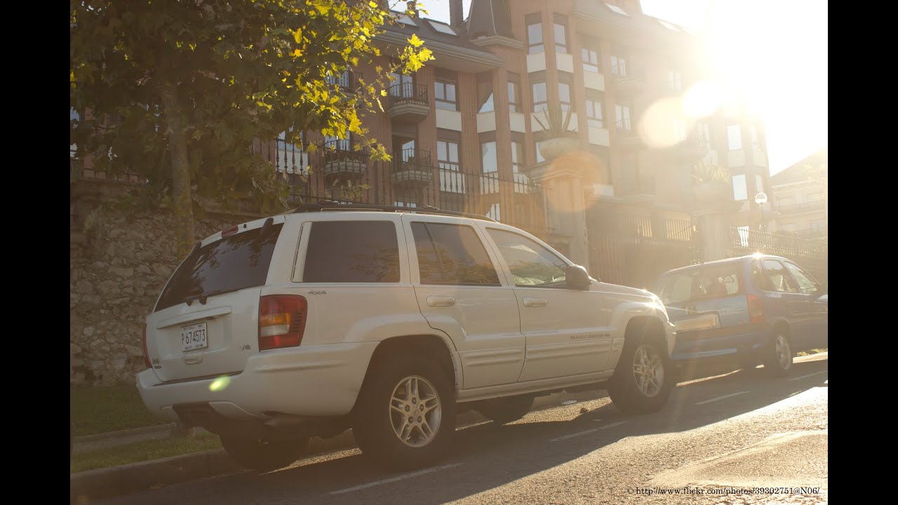 Loud Jeep Grand Cherokee engine exhaust sounds. Brutal accelerations
