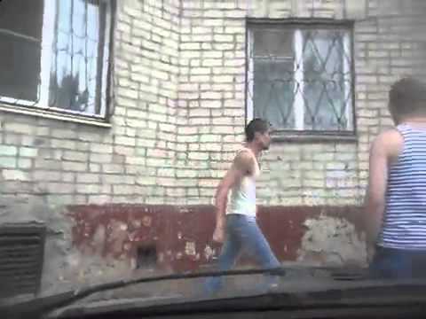 Дал пососать в машине