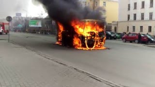 Архангельск Троицкий 52 - горит ПаЗ 11.04.2016г. ч.2