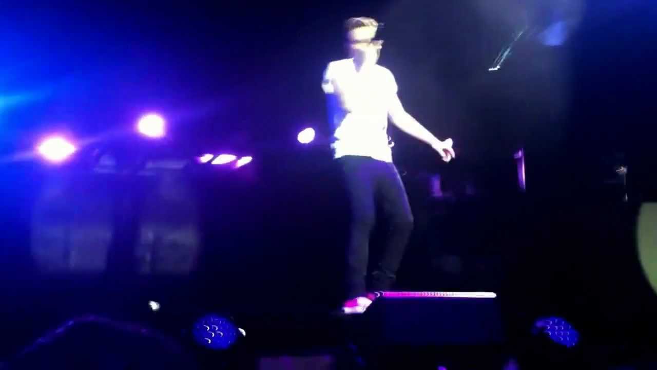 One Direction O2 Dublin 12/3/13 - She's Not Afraid