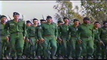 Vídeo raro mostra Bolsonaro comandando a tropa durante desfile