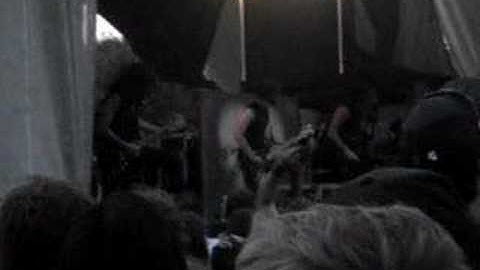 Warped Tour 2007, Montreal: Crowdsurfers captured!