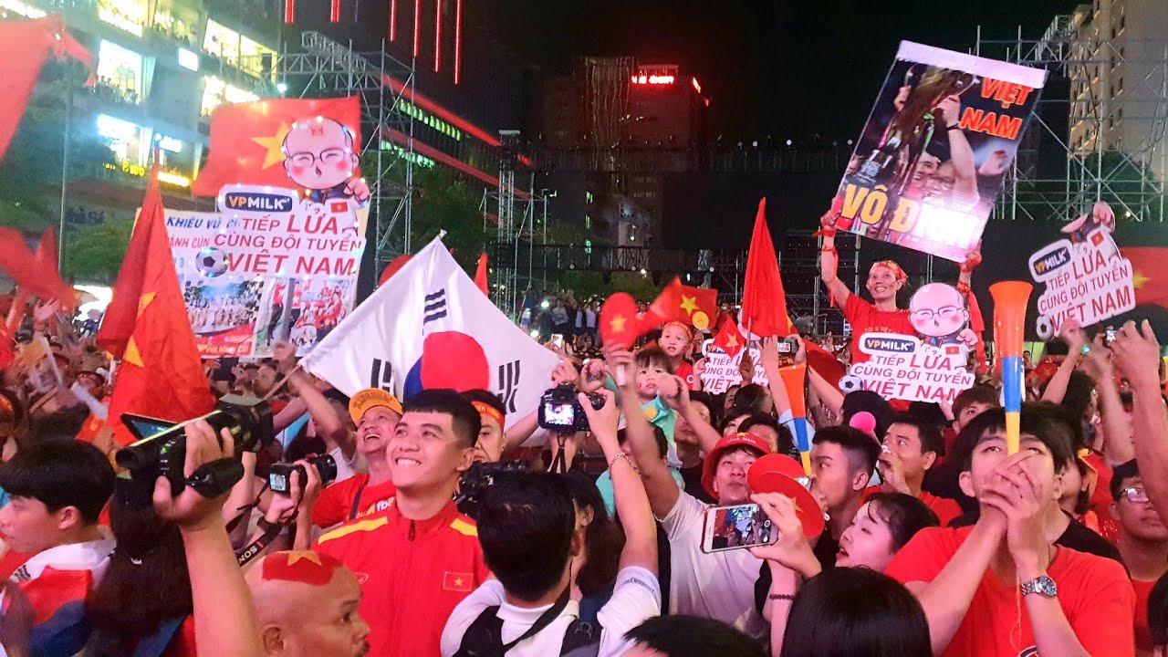 Biển người TP.HCM VỠ ÒA khi U22 Việt Nam giành HCV lịch sử tại SEA Games 30 | Vietnam 3-0 Indonesia