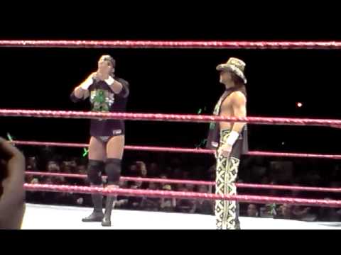 RAW DX INVASION TOUR [13/11/09] " entrée de Degeneration X et Chris Jericho & the Big Show" p.24