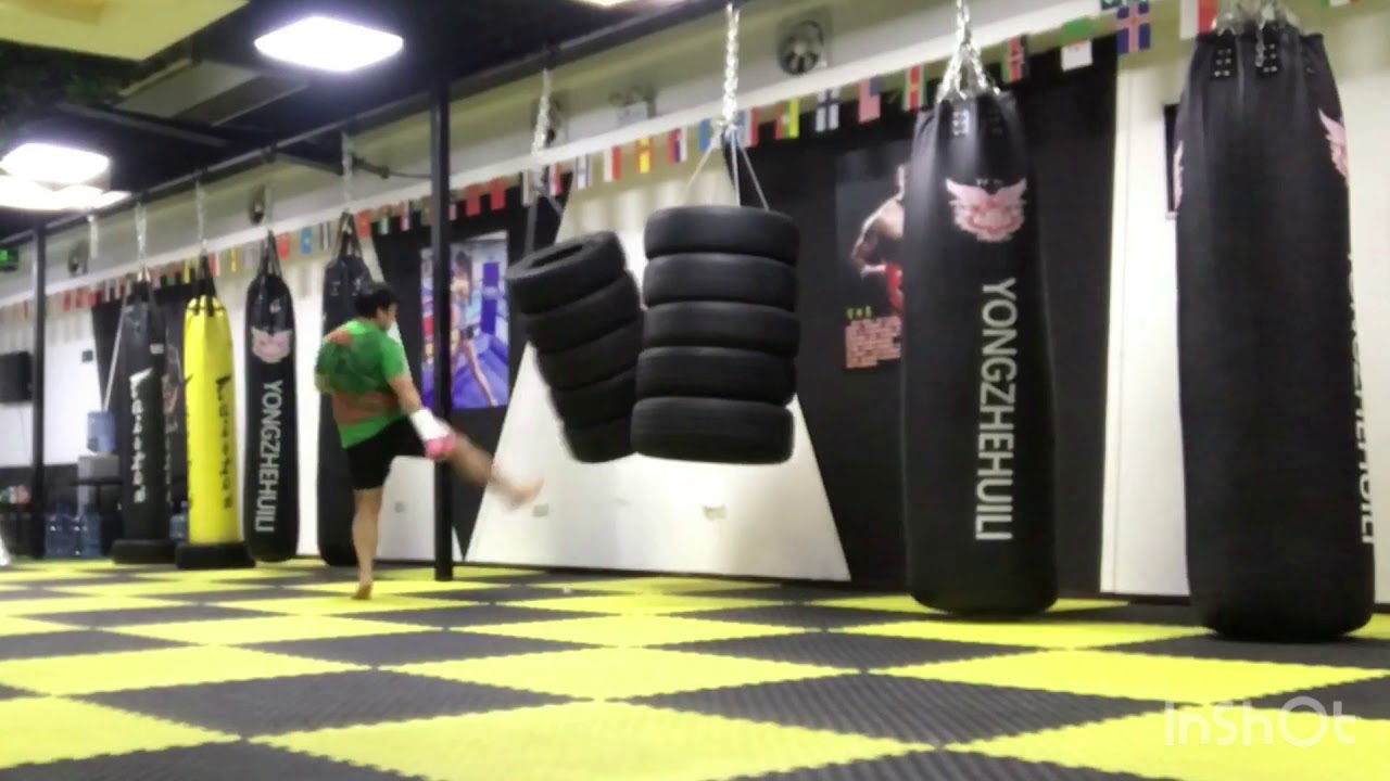 タイヤサンドバック打ち タイのジムによくあるタイヤサンドバックが人気ですね ムエタイのブログ