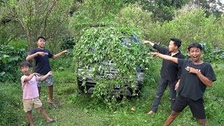 Ada Mobil Pick Terbengkalai di Tengah Hutan?