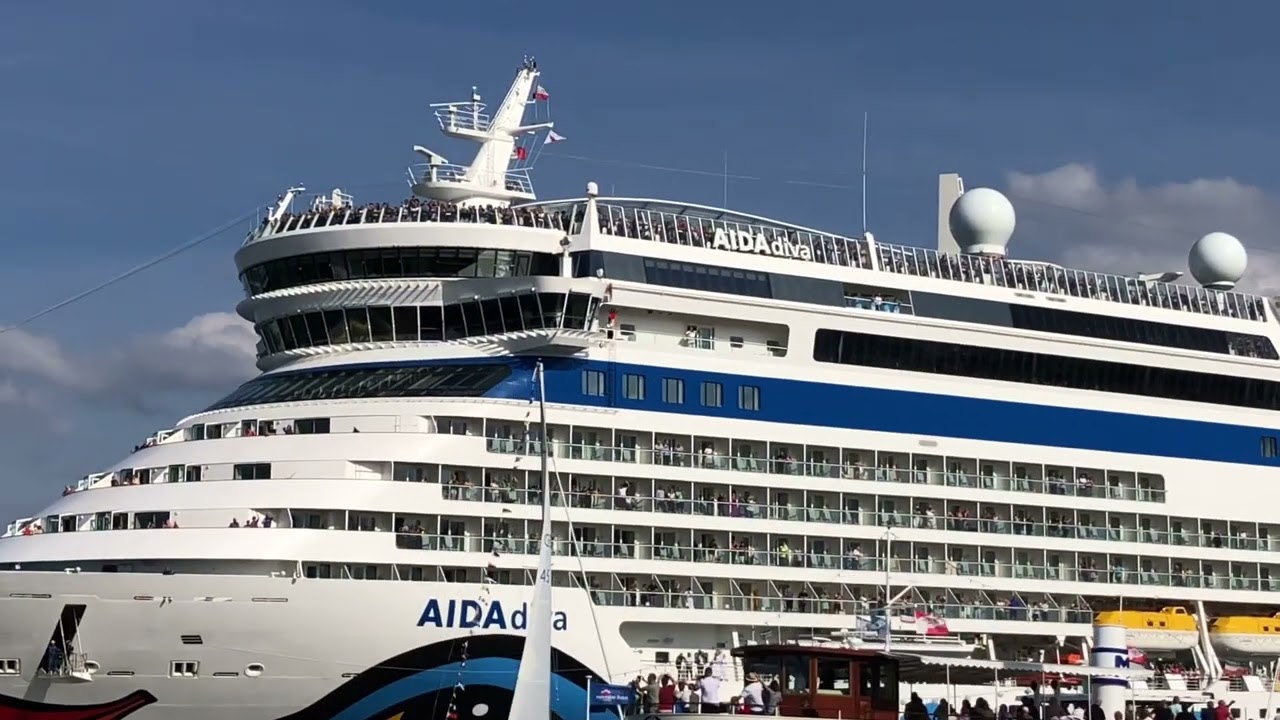 AIDA DIVA - Ausfahrt aus Warnemünde - Hanse Sail 9. August 2025, 17 Uhr 