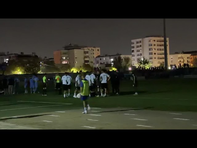 “Blackout” në Durrës, ikin dritat te Teuta-Tirana, tifozët ndezin blicat