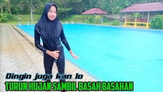 Gadis Berjilbab Basah Basahan