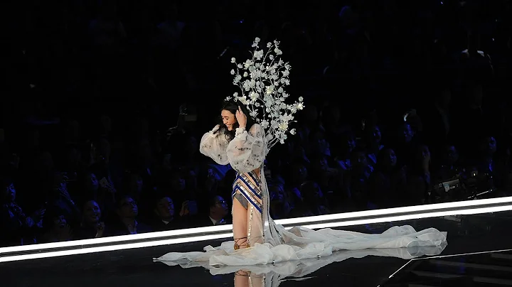 Chinese model falls at Victoria's Secret show - DayDayNews