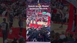 Nobody guards Alperen Sengun for the dunk #nba #houstonrockets #houston #basketball #alperensengun