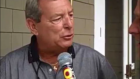 Fuzzy Zoeller - a man walks into a bar ...