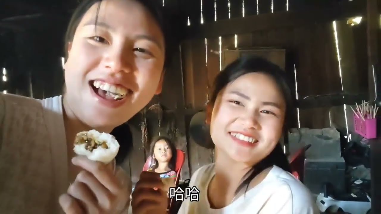 今天是在老挝娘家的最后两天了带大家参观我的娘家的真实生活#老挝媳妇小芳 #我的乡野山居生活 #老挝农村房子 #在娘家的日常 #幸福总是那么短暂