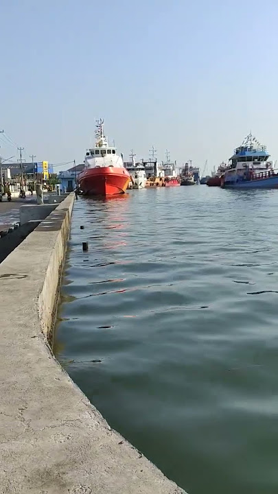 Ya beginilah Semarang mirip-mirip bagian pesisir Jakarta, ketika air laut lebih tinggi dari daratan