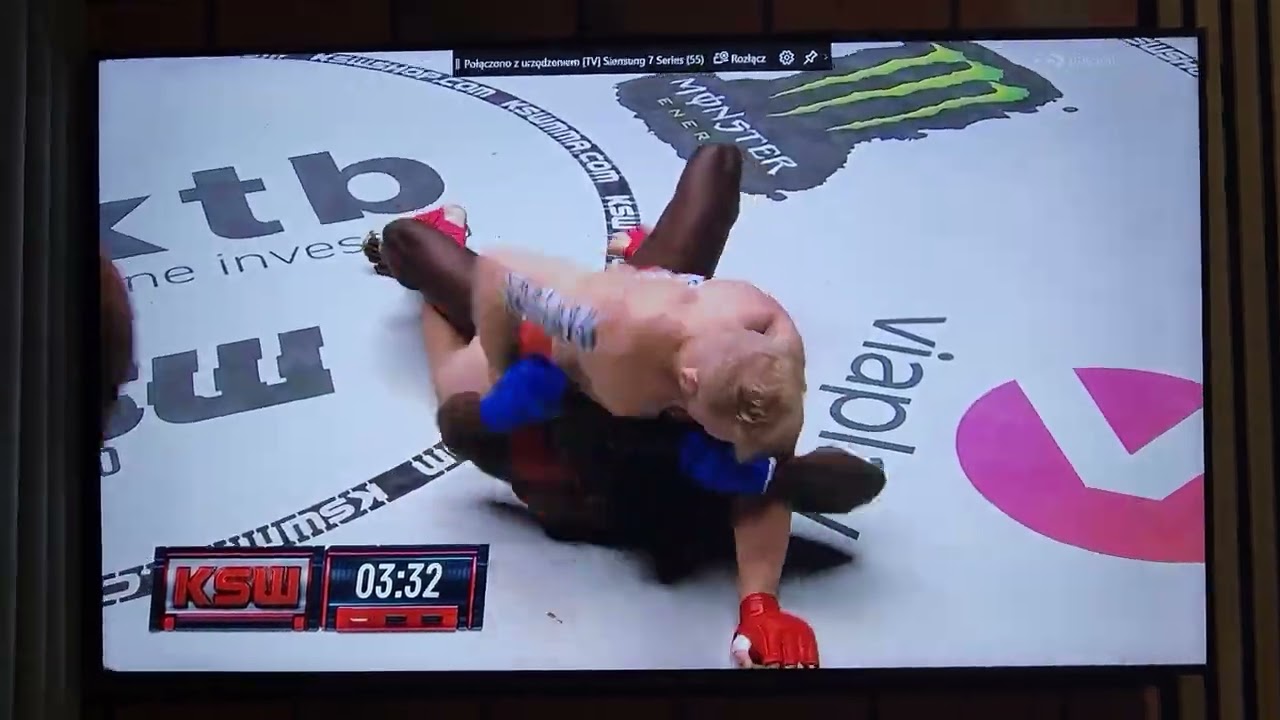 Izu Ugonoh vs Marek Samociuk