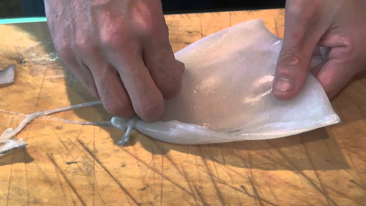 アオリイカの皮をつまようじできれいに取り除く Youtube