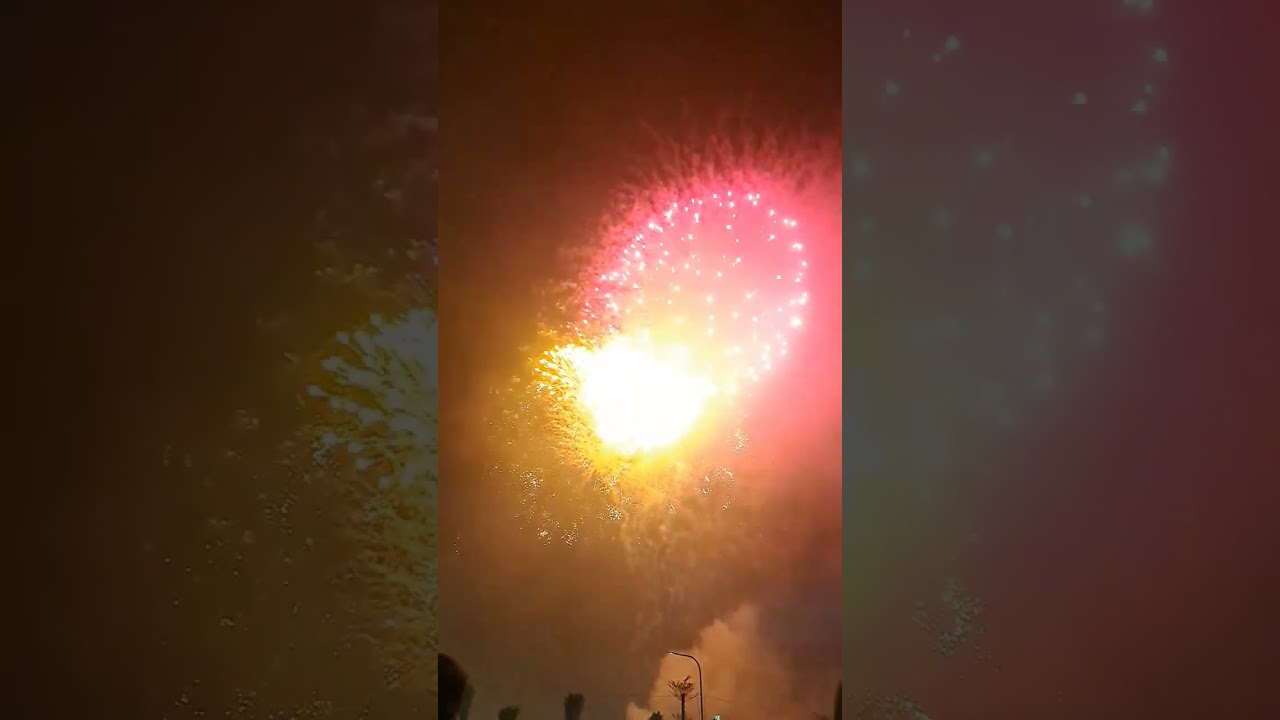 PHÁO HOA TẠI ĐẶC KHU VÂN ĐỒN QUẢNG NINH