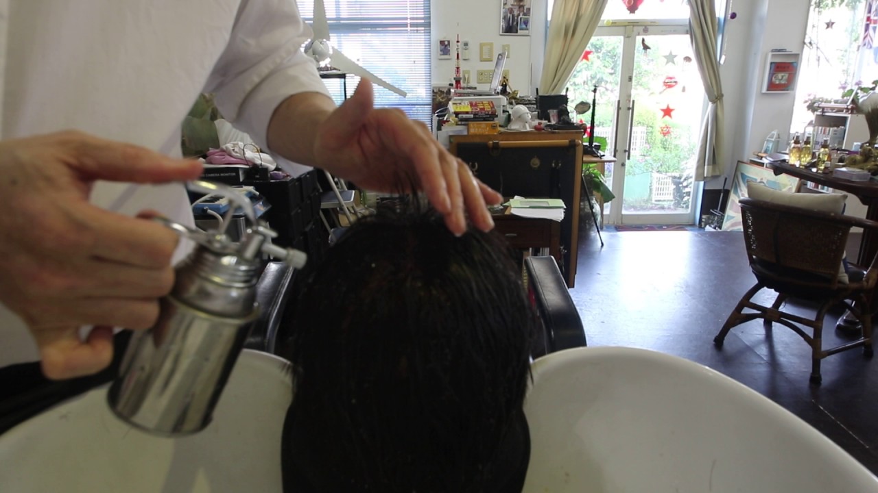 【都留市 美容室】君のリクエストに応えて水スプレーで髪の毛を濡らす【ASMR】Water Spray Bottle (Ear-To-Ear)