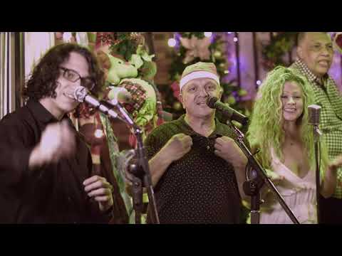 Putar Alumbrando Los Balcones - Gabino Pampini