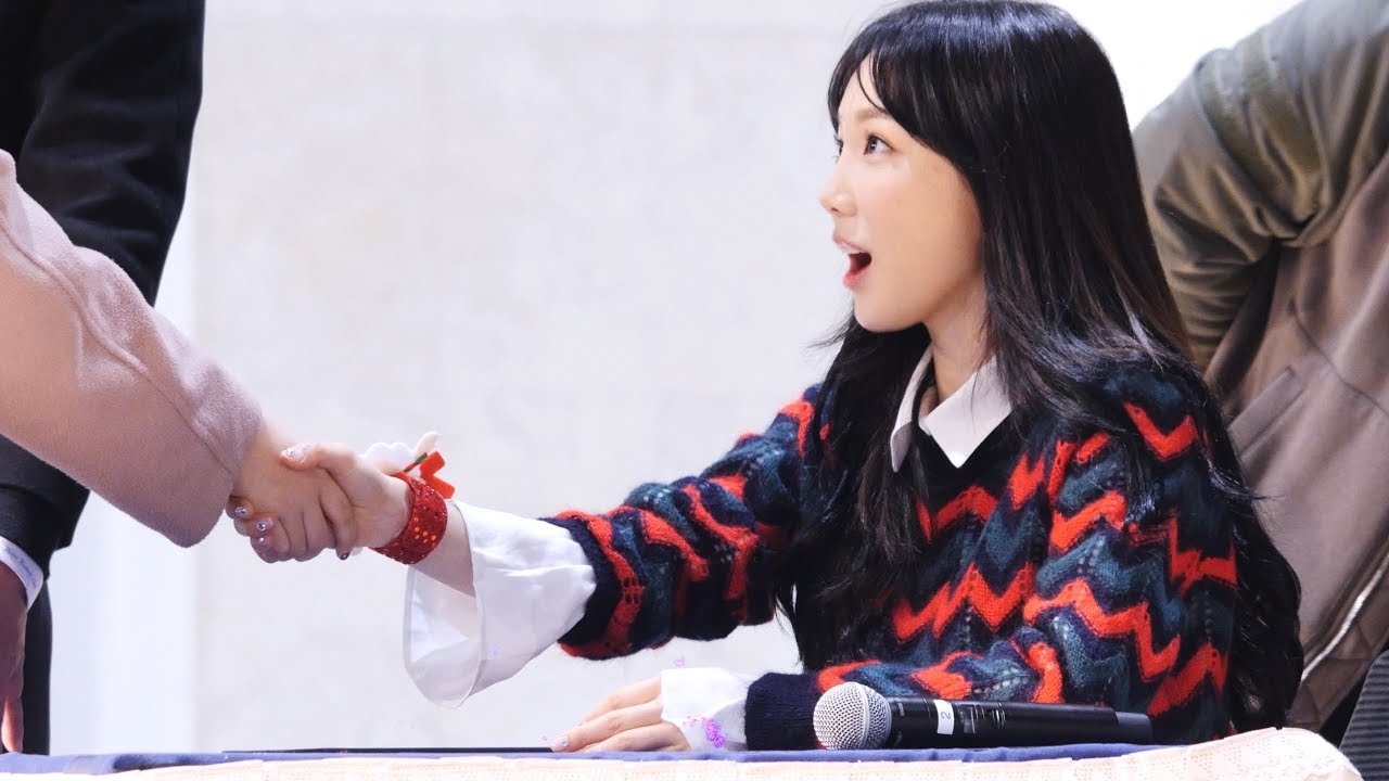 171217 태연 Taeyeon _ side 03 _ 팬사인회 FanSign Event _ 잠실 시네파크 - YouTube