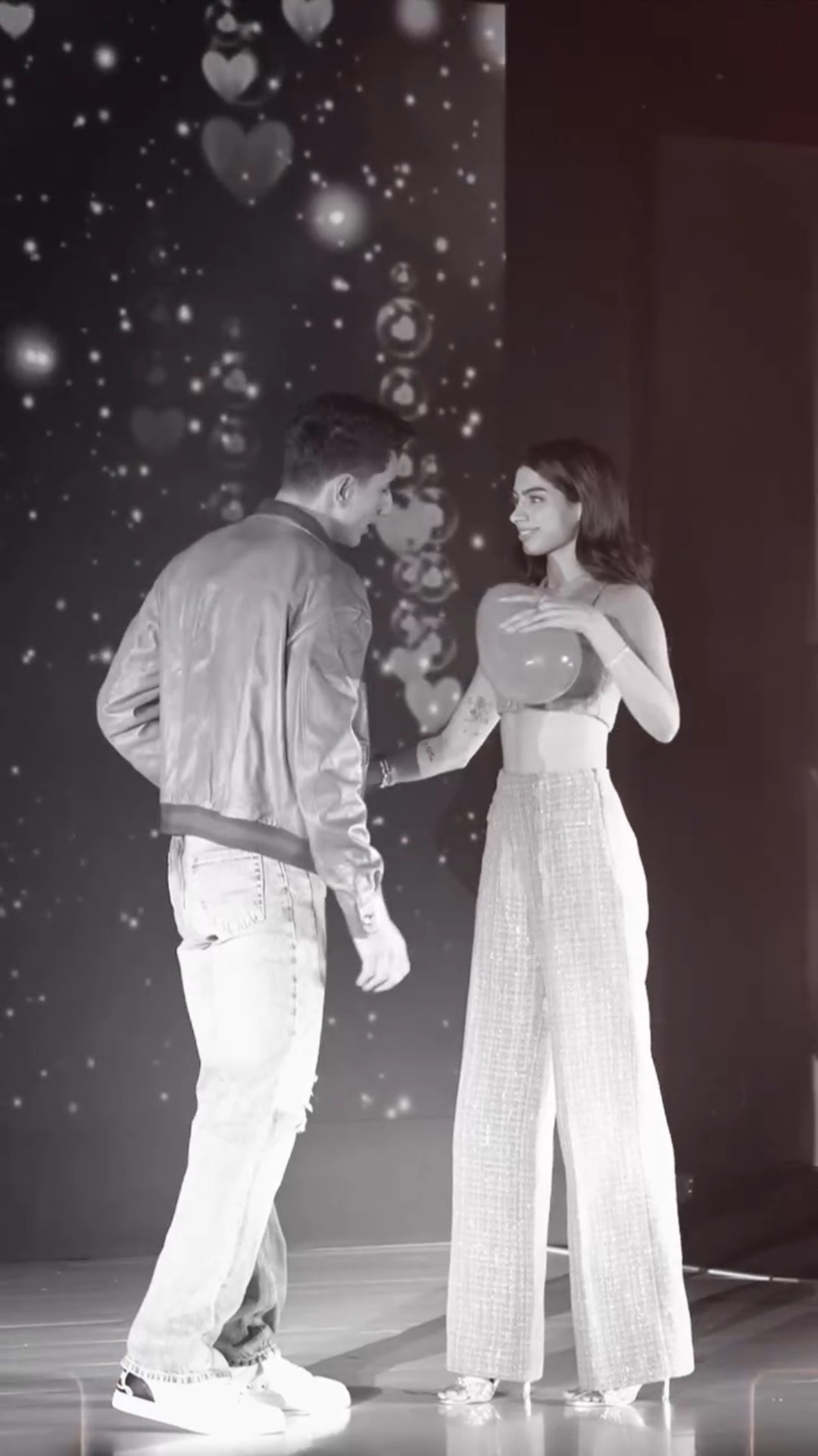 Khushi Kapoor-Ibrahim Ali Khan steal the show with their CUTE performance! ?? #khushi #ibrahim