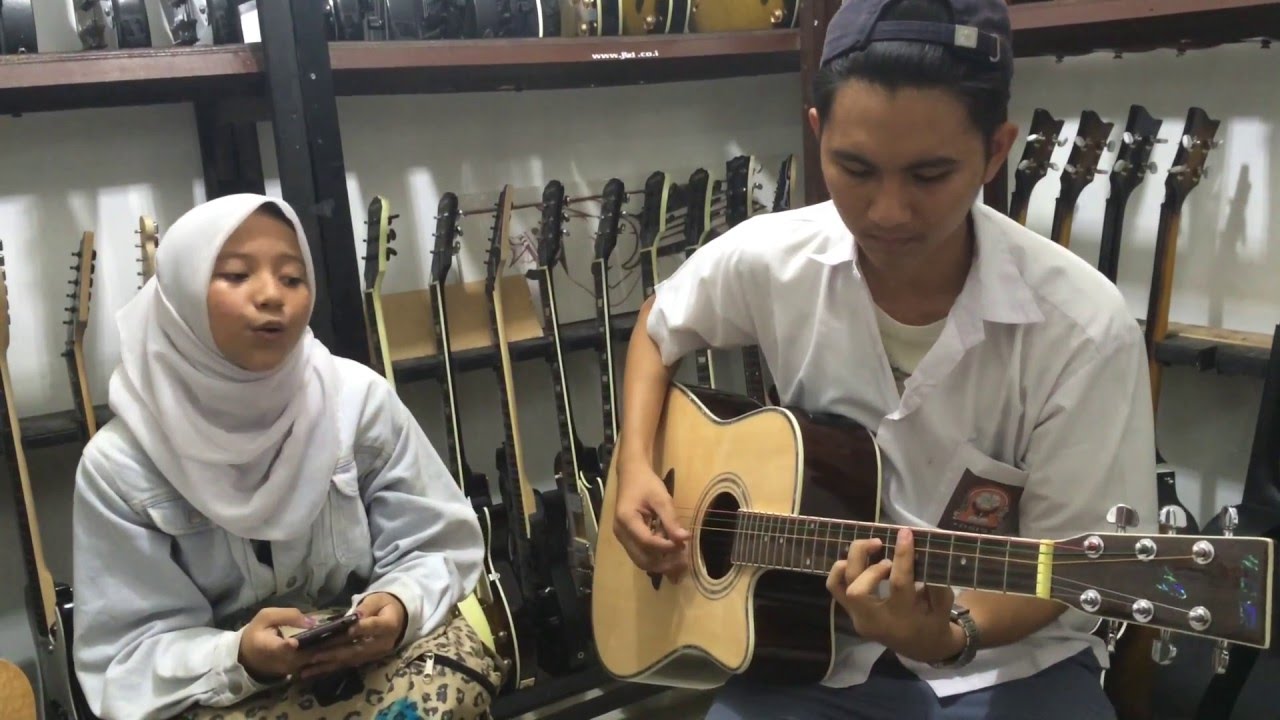 Sejoli Anak SMA Mesra Main Gitar Dan Bernyanyi YouTube