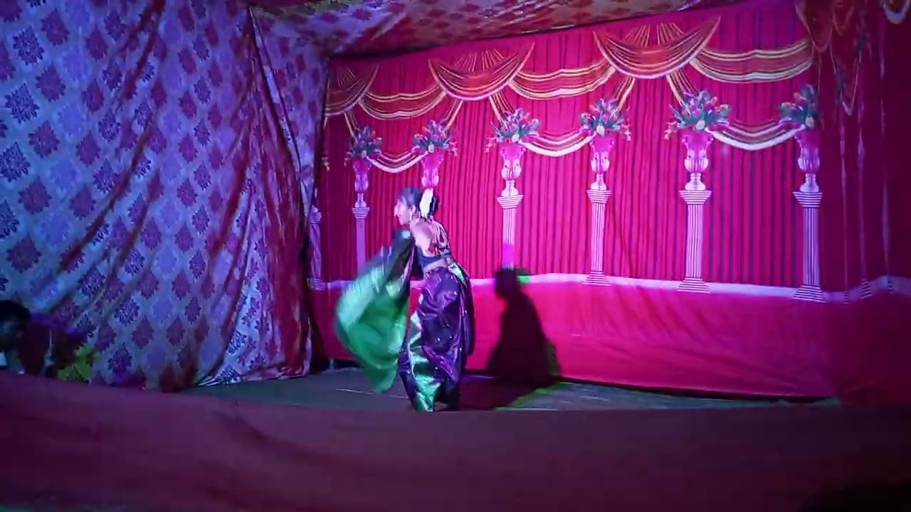 Krte tumhala mujara # vadiv distay rav# Amchya  fandivr nust chalaly amch ### remix Lavani # 