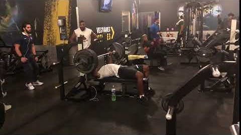 Spotter Trips and Falls on Guy Doing Bench Press - 1009591