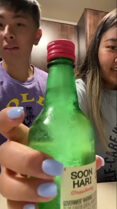 WE TRIED STRAWBERRY SOJU!!!
