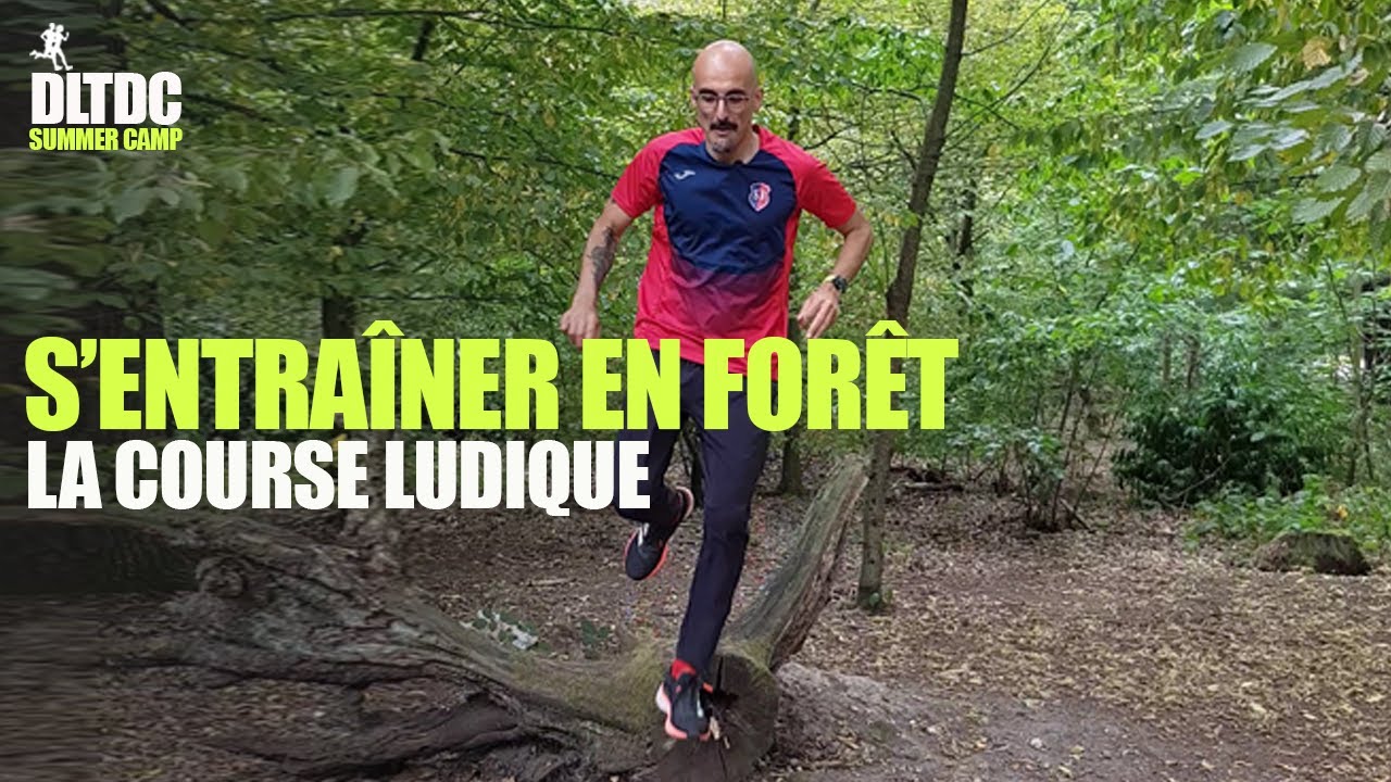 De Remise En Forme Sport Running Femme, Jogging, Pendant L'entraînement En  Plein Air Belle Jeune Femme De Formation Coureur Sportif Pour Le Marathon  Sur Route Forestière Au Printemps Ou En Été Mélangé