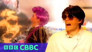 Kpop Demon Hunters Sequel?!? | Saturday Mash-Up! | CBBC
WATCH FULL EPISODES 👉 https://www.bbc.co.uk/tv/cbbc
SUBSCRIBE TO CBBC 👉 https://bbc.in/3gH3ioU
For more fun, CBBC games, shows, quizzes and great makes!
👉 http://www.bbc.co.uk/cbbc/
Knockoff Rumi and Jinu try to decide what the Kpop Demon Hunters sequel is going to be... their ideas are... interesting...
Im just glad they arent the ones who make these sorts of decisions!
Welcome to the official and trusted CBBC YouTube channel, brought to you by the BBC. This is your one-stop destination for iconic clips, behind-the-scenes exclusives, and laugh-out-loud moments from your favourite CBBC shows. Whether youre into comedy, drama, adventure or epic challenges, there’s something here for everyone. Designed especially for kids aged 6 to 12, CBBC brings all the fun, creativity, and excitement together in one place.
#CBBC #SMU #SaturdayMashUp #SaturdayMashupLive #KPDH #KpopDemonHunters #Rumi #Jinu #sketch #sketchcomedy #KpopDemonHunters2 #KpopDemonHuntersSequel #Sequel Kpop Demon Hunters Sequel?!? | Saturday Mash-Up! | CBBC