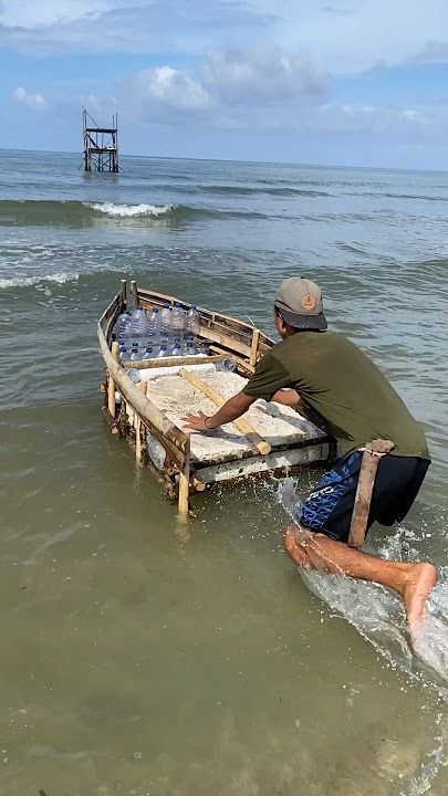 1 day to make a bottle boat in preparation for fishing in the middle of the sea 😠#bolang #countr...