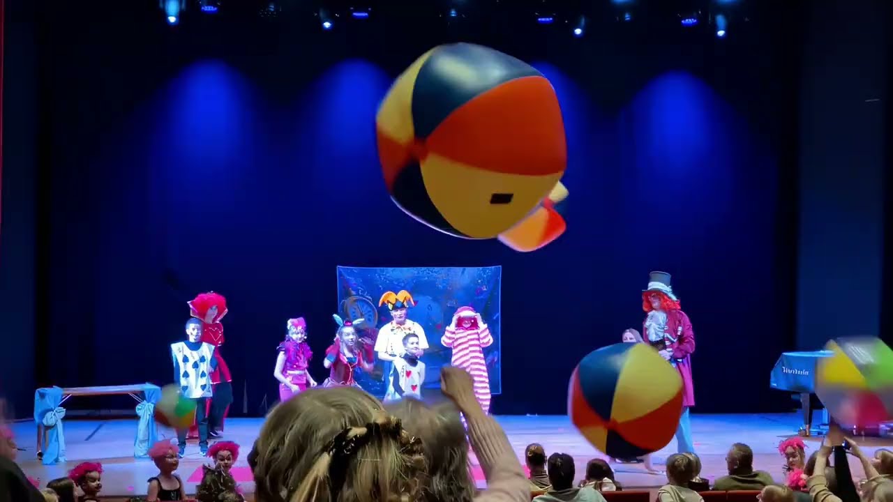 🎭 Liisa Ihmemaassa 