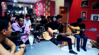 Captain Jack - Berbeda Adalah Pilihan (acoustic version) -at Mars Radiance Denpasar, Bali