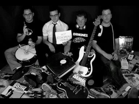 在 YouTube 上觀看「The Methadones - Bottom Out」