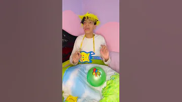 لما أخوك الصغير يعمل حمام علي نفسه 