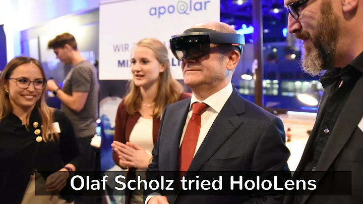 Mayor of Hamburg Olaf Scholz tried the VSI HoloMed...