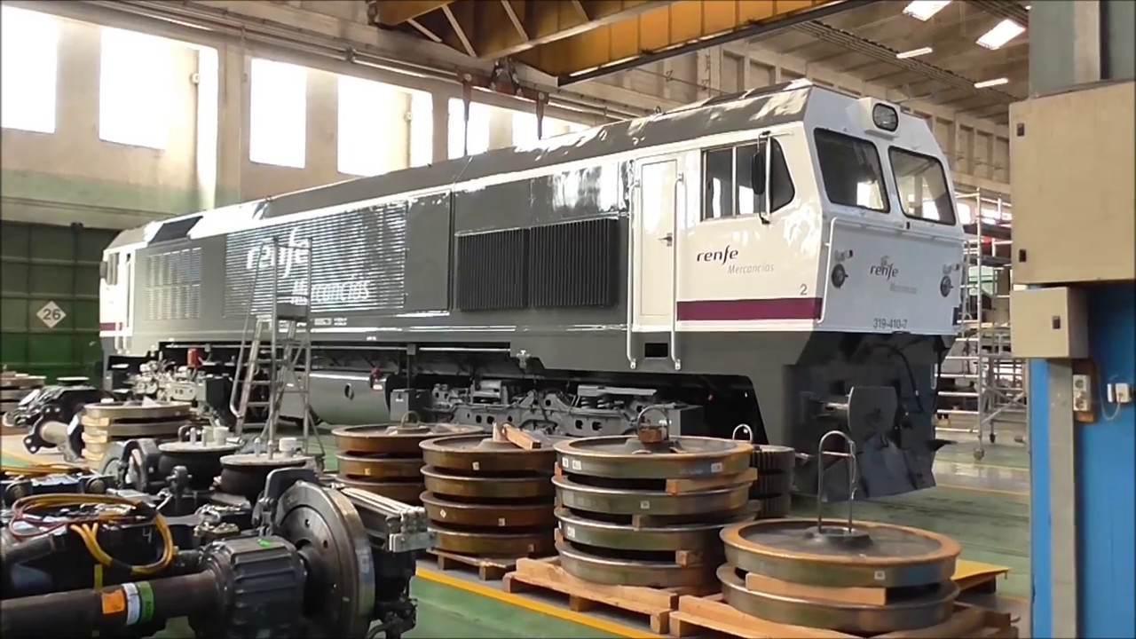 Renfe Integria - Interior del TCR / BMI de Villaverde con variedad de trenes en su 50 aniversario