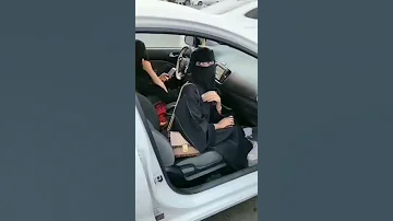 تبي تركب قدام بنات السعوديه زعلت منها عشان اخذت مكانها 