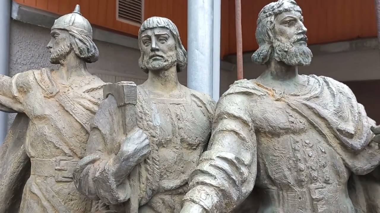 SCULPTURE OF FOUNDERS OF KYIV, THE KING KYI, SCHEK, HORYV, PRINCESS LYBID, LVIVSKA SQ, KYIV, UKRAINE